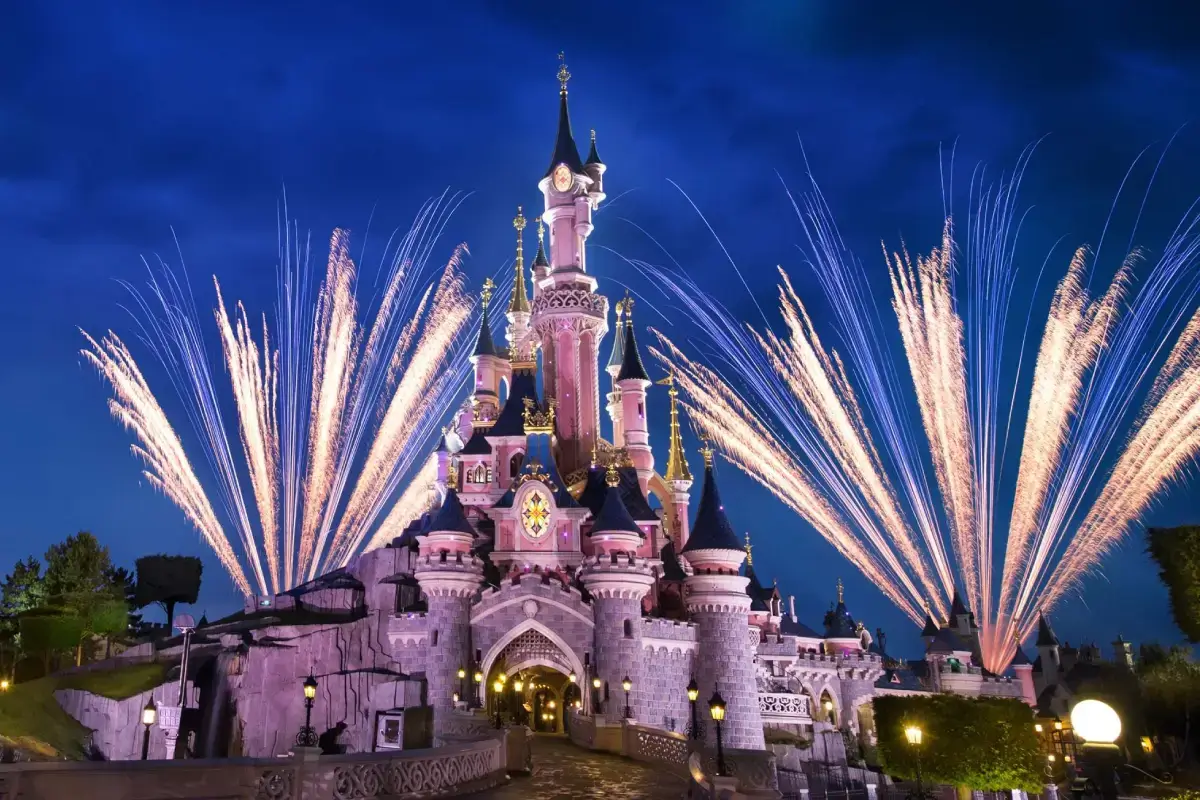 Privater Transfer nach Disneyland Paris von den Pariser Flughäfen